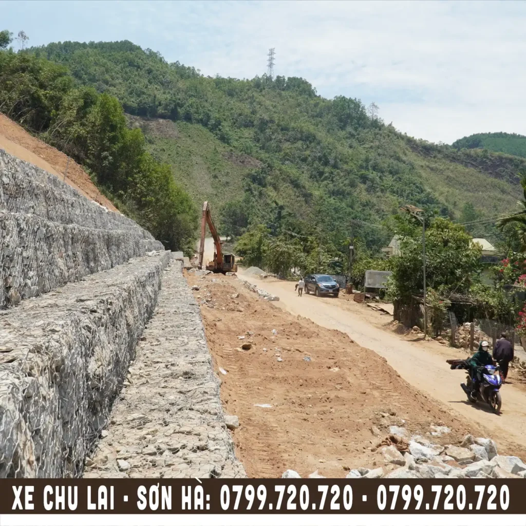 đường chu lai đi quảng ngãi mùa mưa, huyện sơn hà mùa mưa bão thường xuyên bị sạt lở