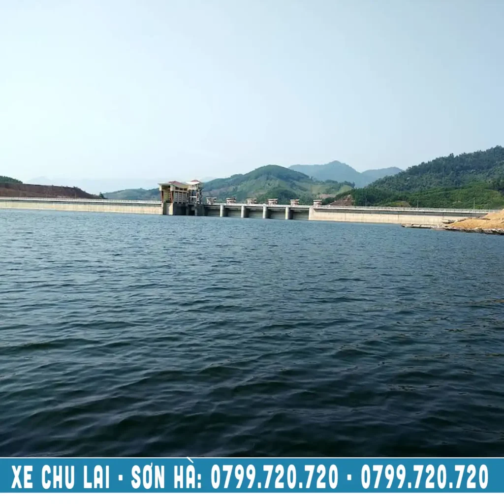 hồ nước trong ở sơn hà