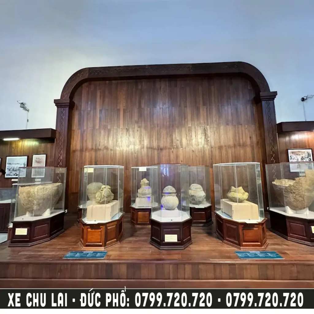 hiện vật trong bảo tàng sa huỳnh