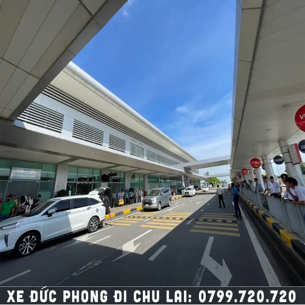 xe đón khách tại sân bay chu lai