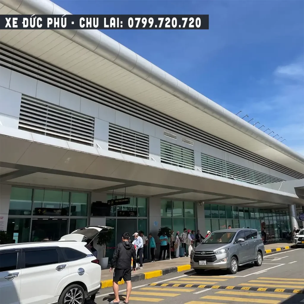xe Đức Phú Mộ Đức đón khách tại sân bay Chu Lai