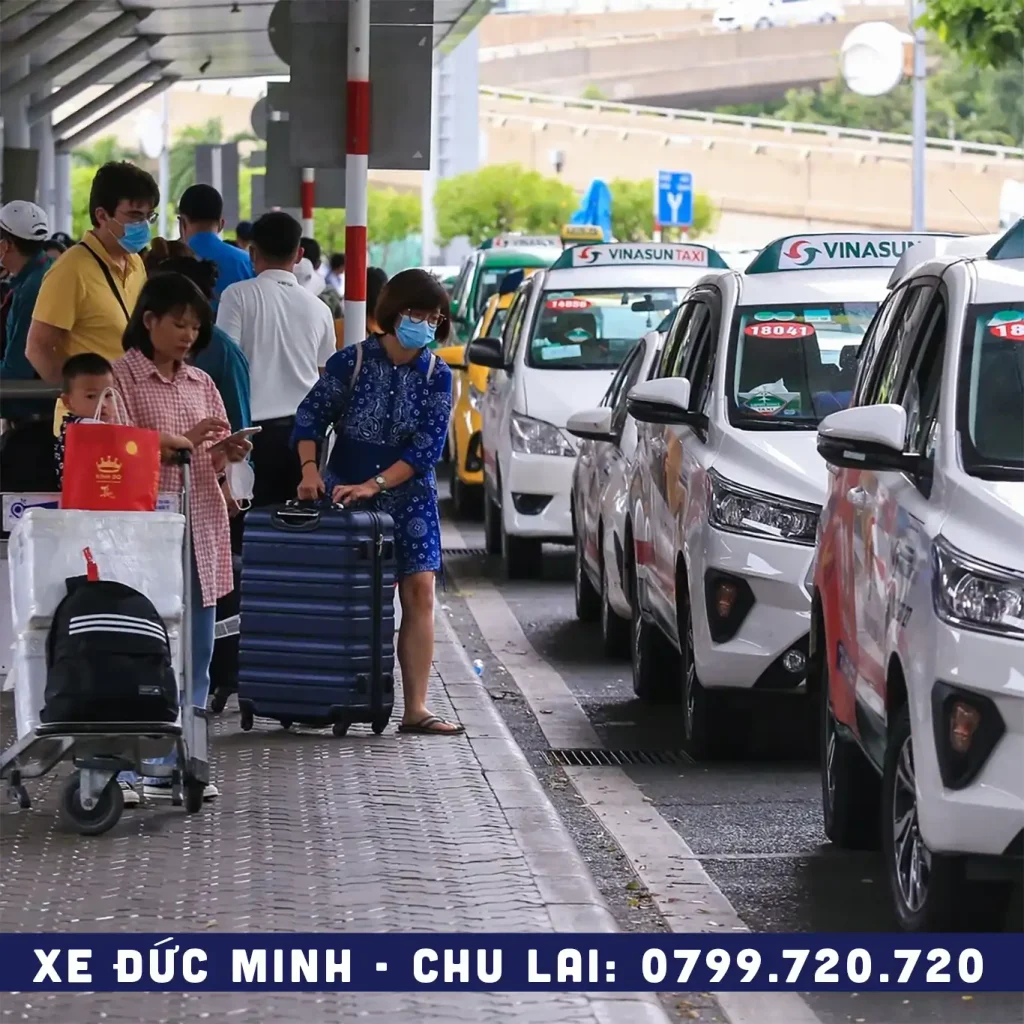 taxi mộ đức đón khách tại sân bay chu lai